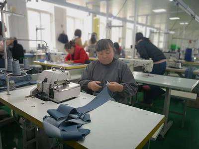 “社区工厂”让耀州搬迁群众安居乐业